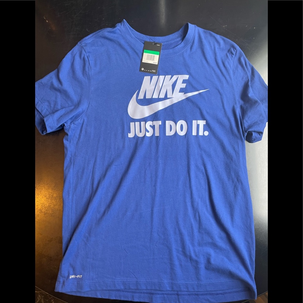 Nike men’s T-shirt size XL color blue